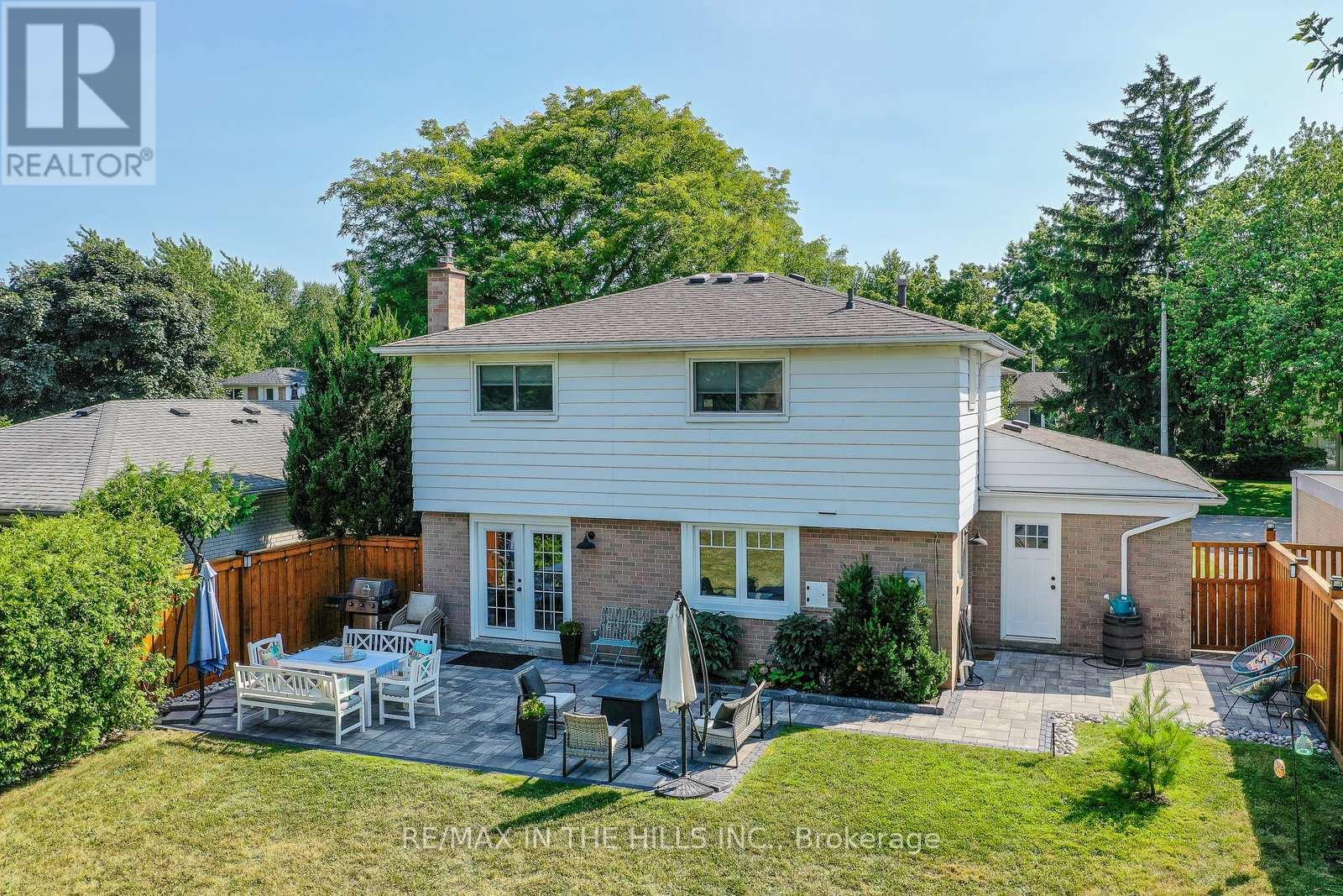 32 Belfountain Court, Brampton, Ontario  L6W 2N1 - Photo 26 - W12424376