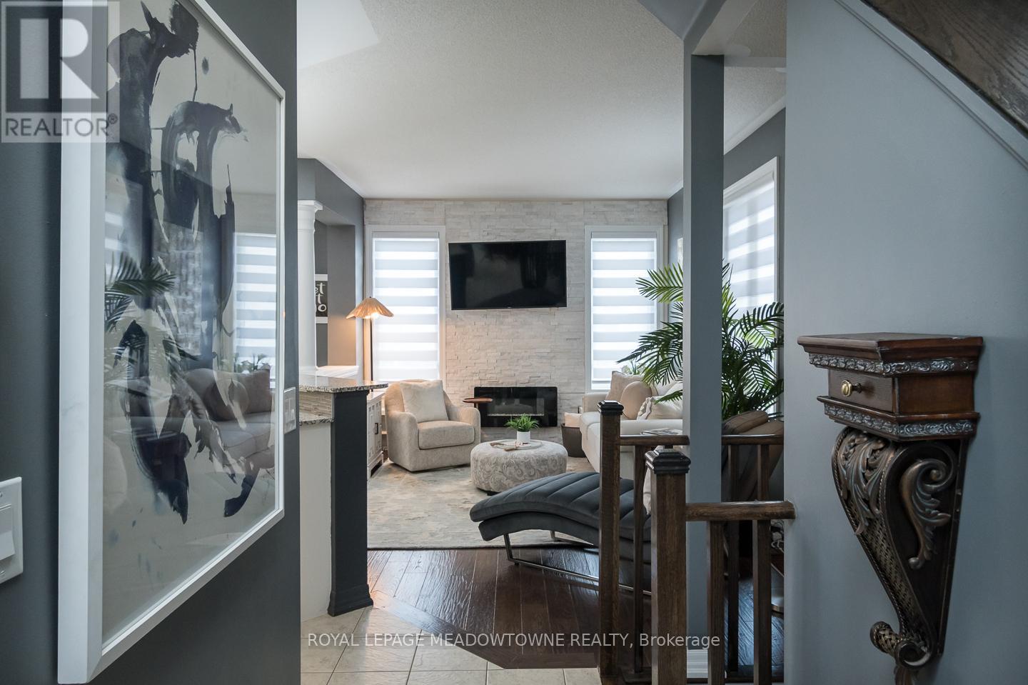 32 Forbes Terrace, Milton, Ontario  L9T 3X3 - Photo 9 - W12424388