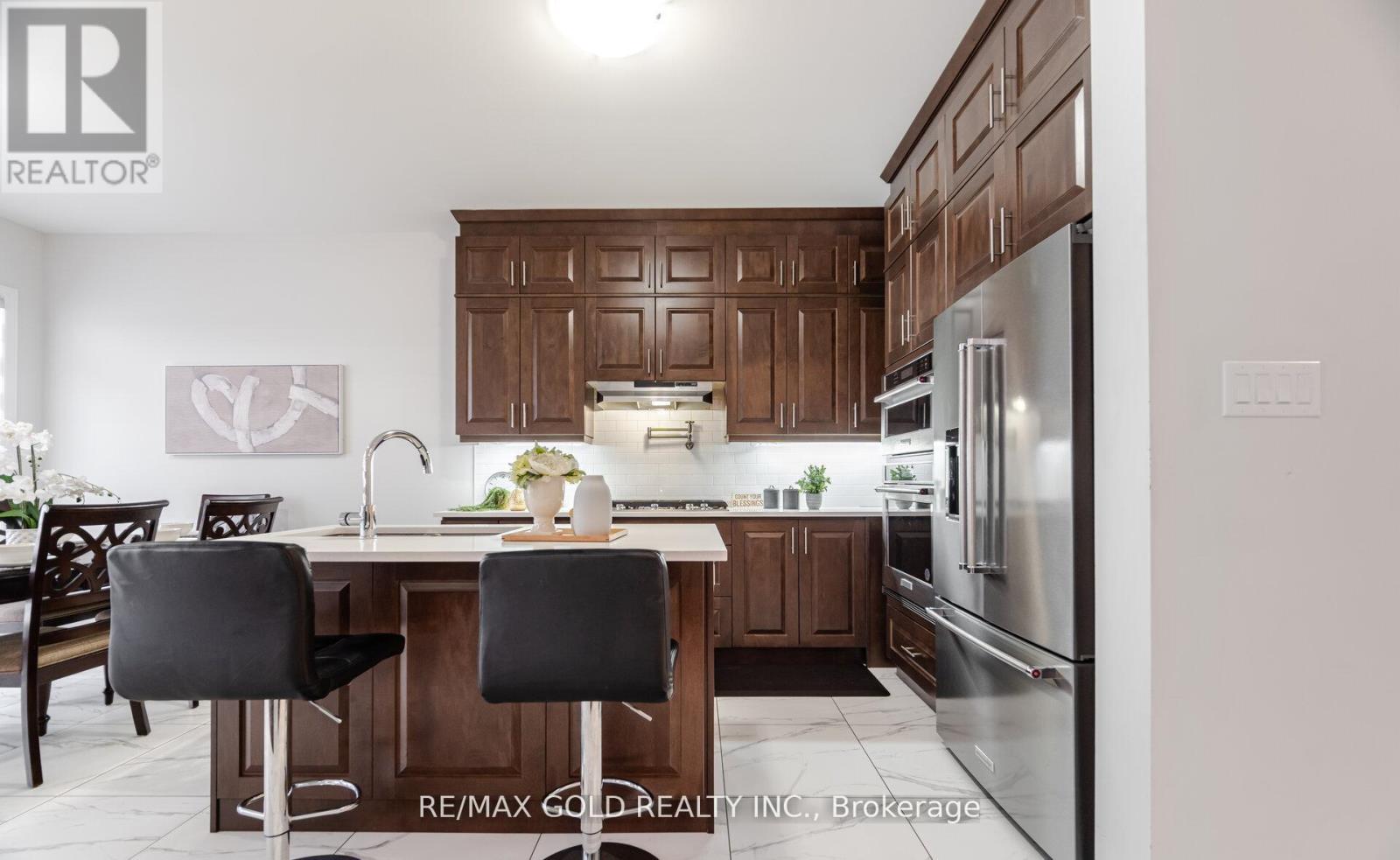 15 Duxbury Road, Brampton, Ontario  L6R 4E3 - Photo 10 - W12424392