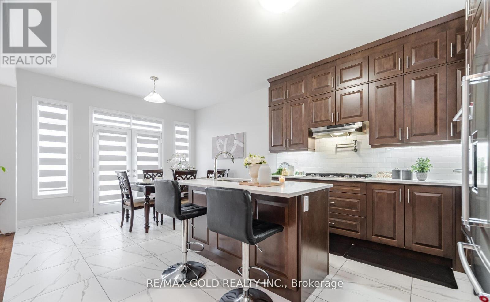 15 Duxbury Road, Brampton, Ontario  L6R 4E3 - Photo 11 - W12424392