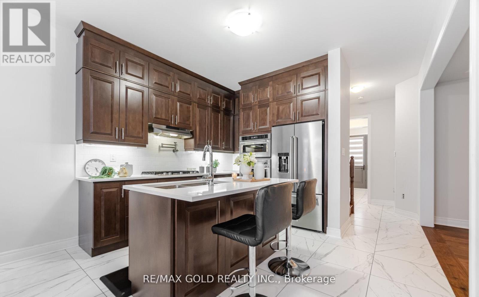 15 Duxbury Road, Brampton, Ontario  L6R 4E3 - Photo 13 - W12424392