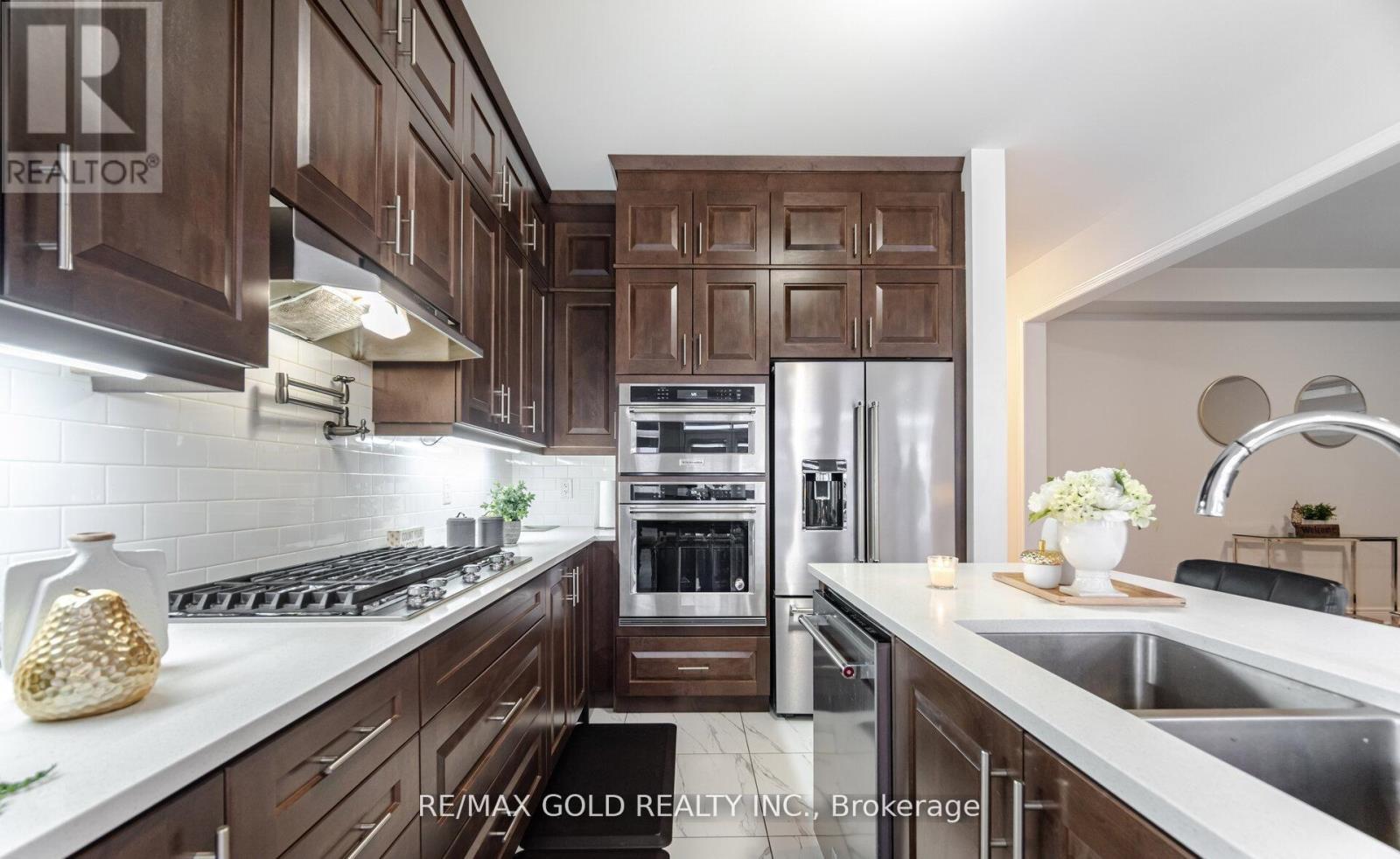 15 Duxbury Road, Brampton, Ontario  L6R 4E3 - Photo 14 - W12424392