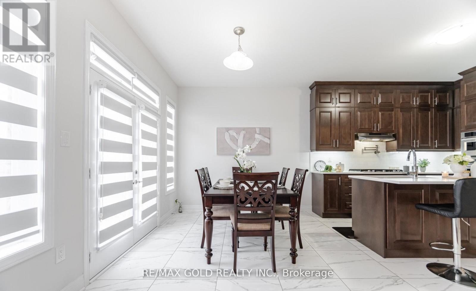 15 Duxbury Road, Brampton, Ontario  L6R 4E3 - Photo 17 - W12424392