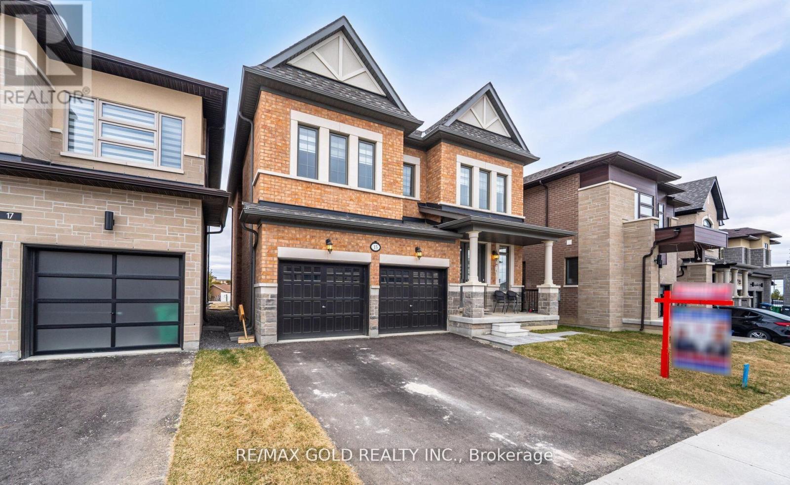 15 Duxbury Road, Brampton, Ontario  L6R 4E3 - Photo 3 - W12424392