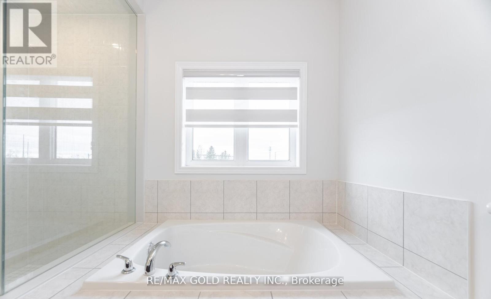 15 Duxbury Road, Brampton, Ontario  L6R 4E3 - Photo 30 - W12424392