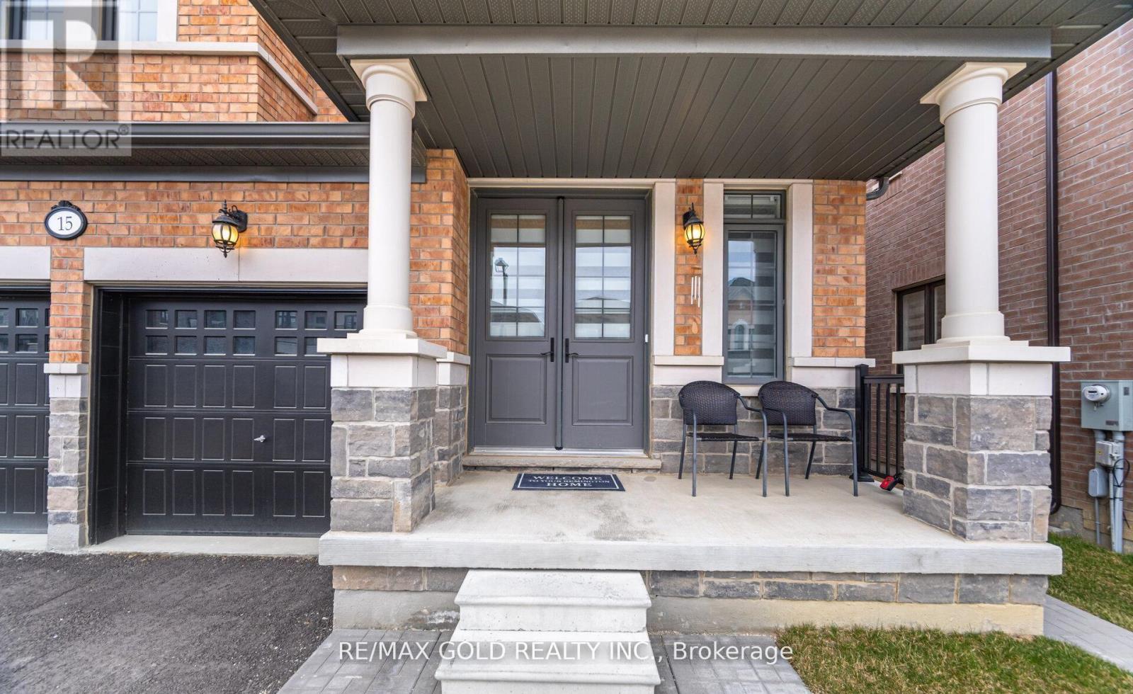 15 Duxbury Road, Brampton, Ontario  L6R 4E3 - Photo 4 - W12424392