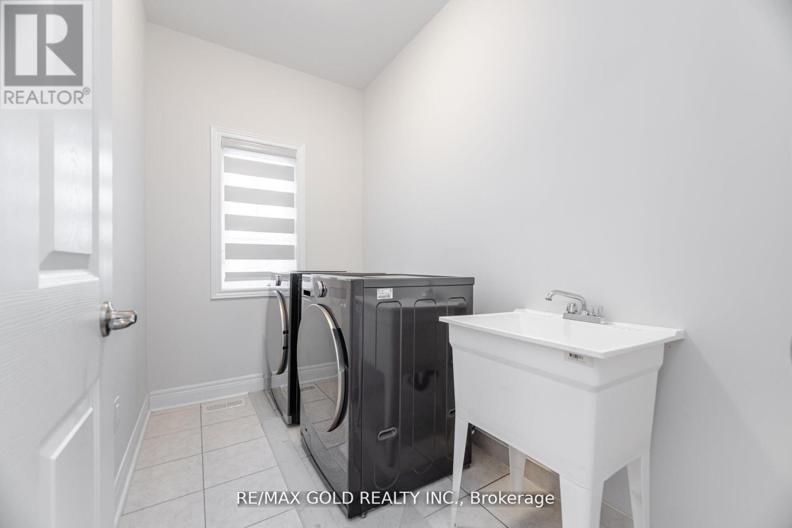 15 Duxbury Road, Brampton, Ontario  L6R 4E3 - Photo 42 - W12424392