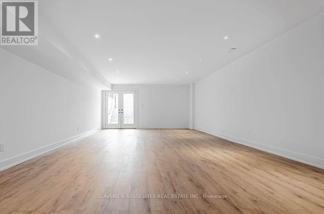1040 Enola Avenue, Mississauga, Ontario  L5G 4A9 - Photo 31 - W12424409
