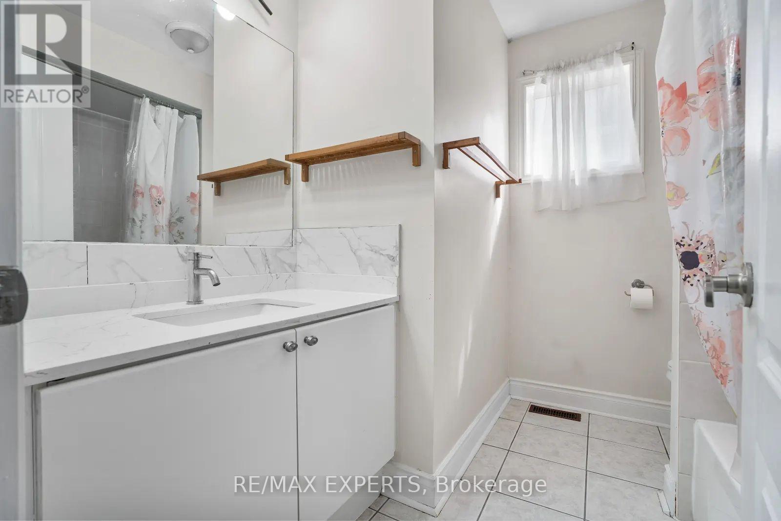 58 Fordwich Boulevard, Brampton, Ontario  L7A 1T2 - Photo 16 - W12424432