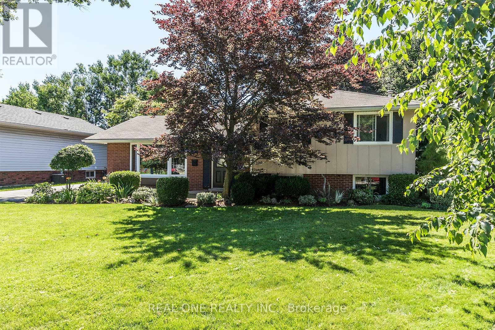 5222 Bromley Road, Burlington, Ontario  L7L 3E9 - Photo 2 - W12424461