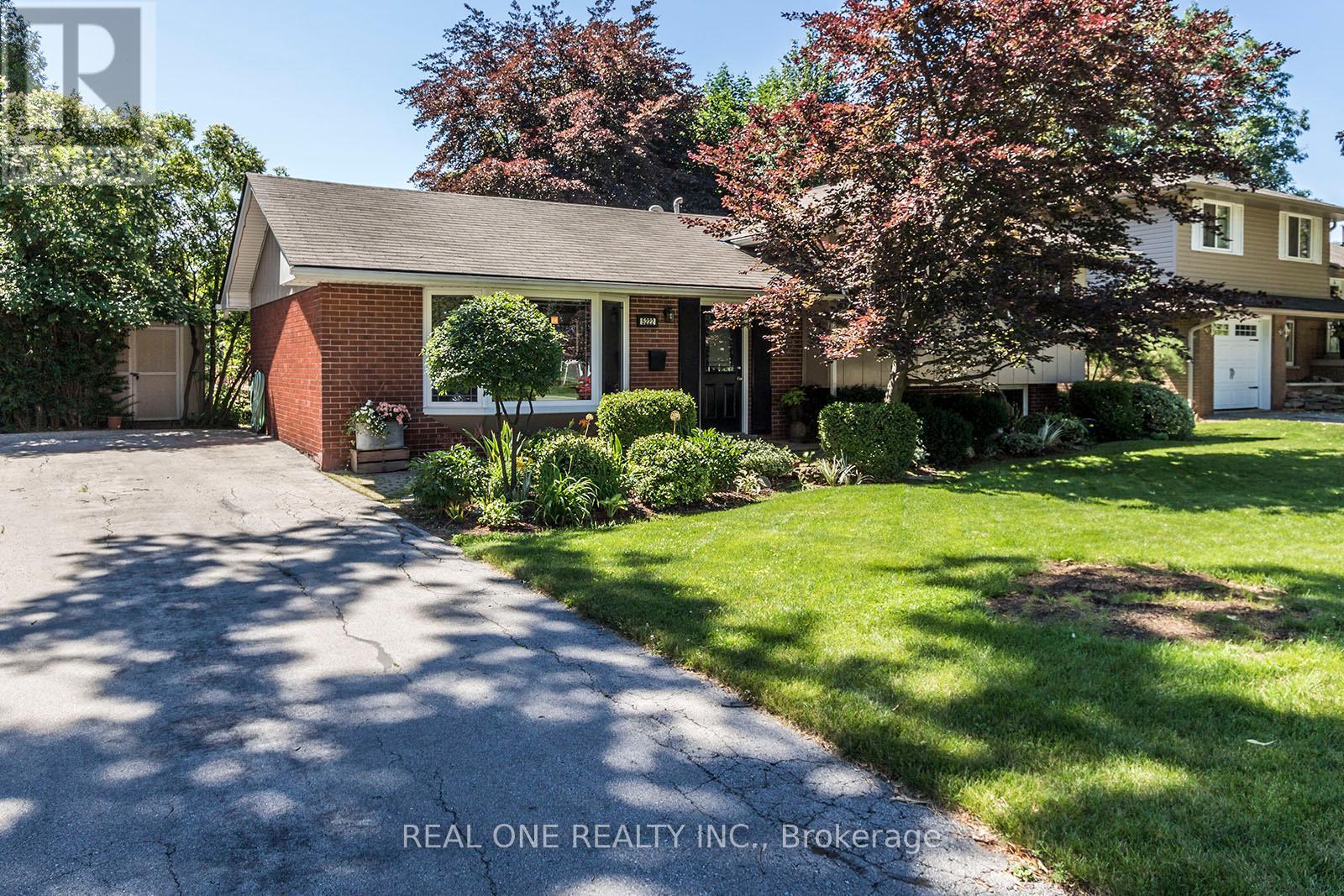 5222 Bromley Road, Burlington, Ontario  L7L 3E9 - Photo 3 - W12424461