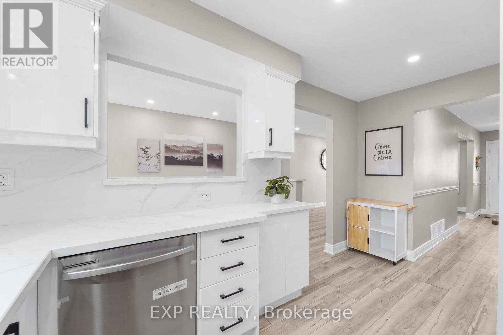 2258 Manchester Drive, Burlington, Ontario  L7P 3W2 - Photo 12 - W12424464