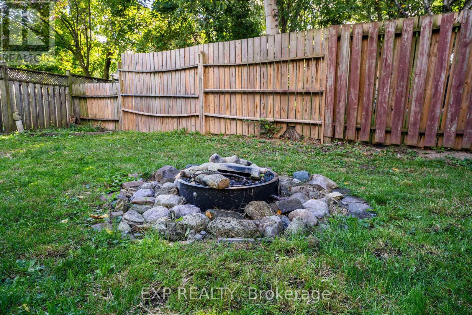2258 Manchester Drive, Burlington, Ontario  L7P 3W2 - Photo 33 - W12424464