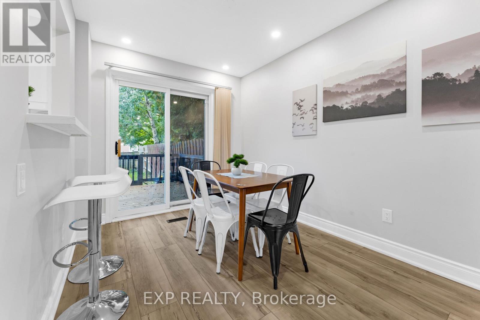 2258 Manchester Drive, Burlington, Ontario  L7P 3W2 - Photo 7 - W12424464
