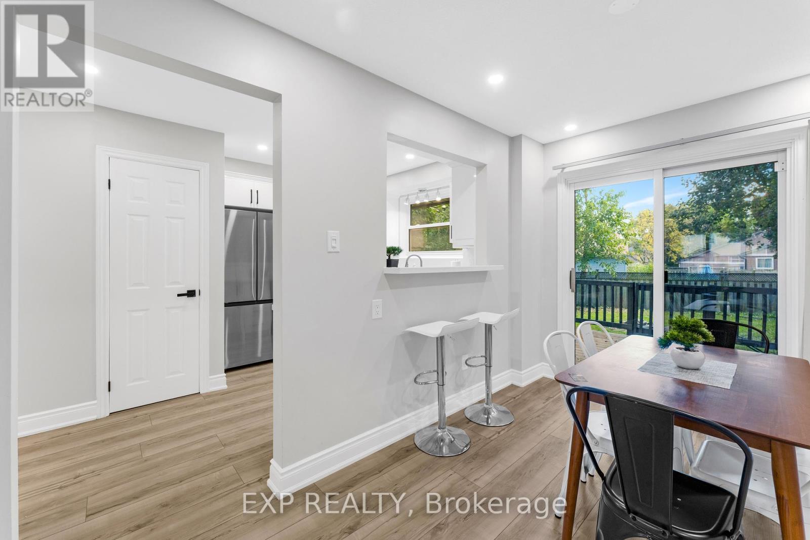 2258 Manchester Drive, Burlington, Ontario  L7P 3W2 - Photo 8 - W12424464
