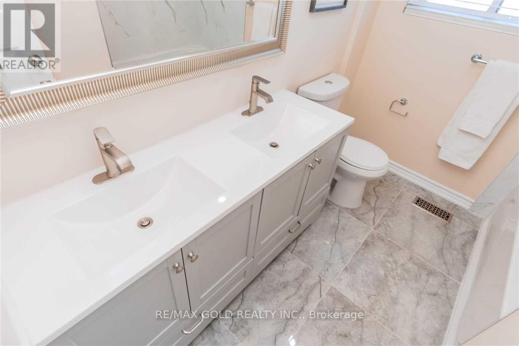 25 Blackbush Drive, Toronto, Ontario  M9V 3N8 - Photo 10 - W12424479