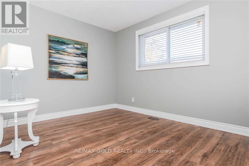 25 Blackbush Drive, Toronto, Ontario  M9V 3N8 - Photo 12 - W12424479