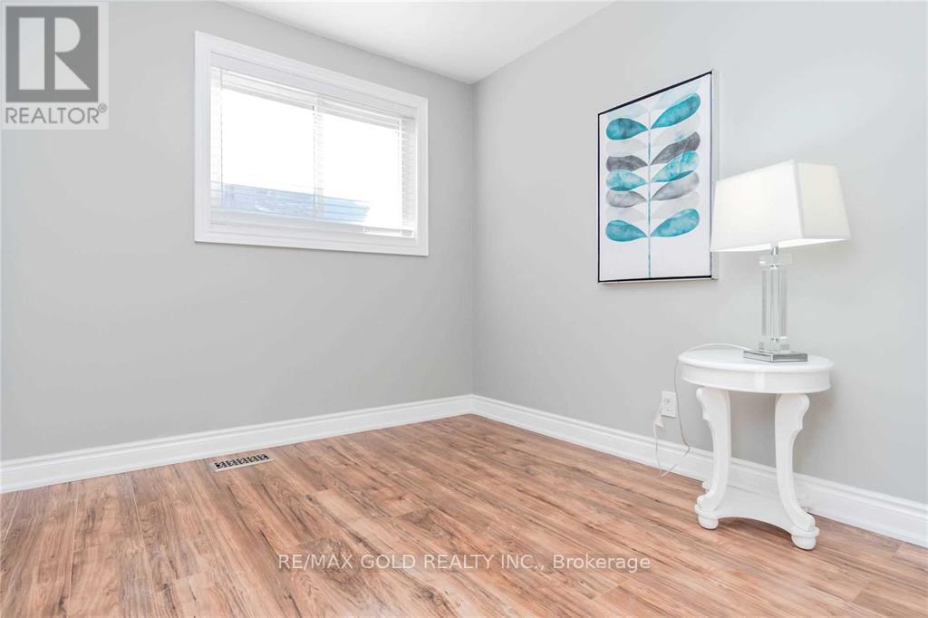 25 Blackbush Drive, Toronto, Ontario  M9V 3N8 - Photo 9 - W12424479