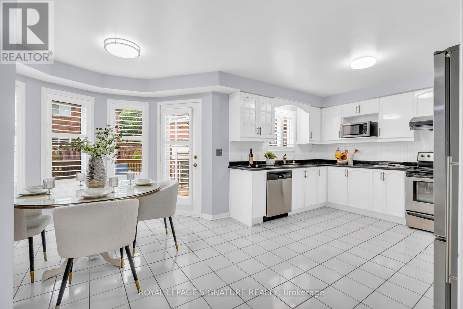 23 Red Cedar Crescent, Brampton, Ontario  L6R 1A8 - Photo 12 - W12424487