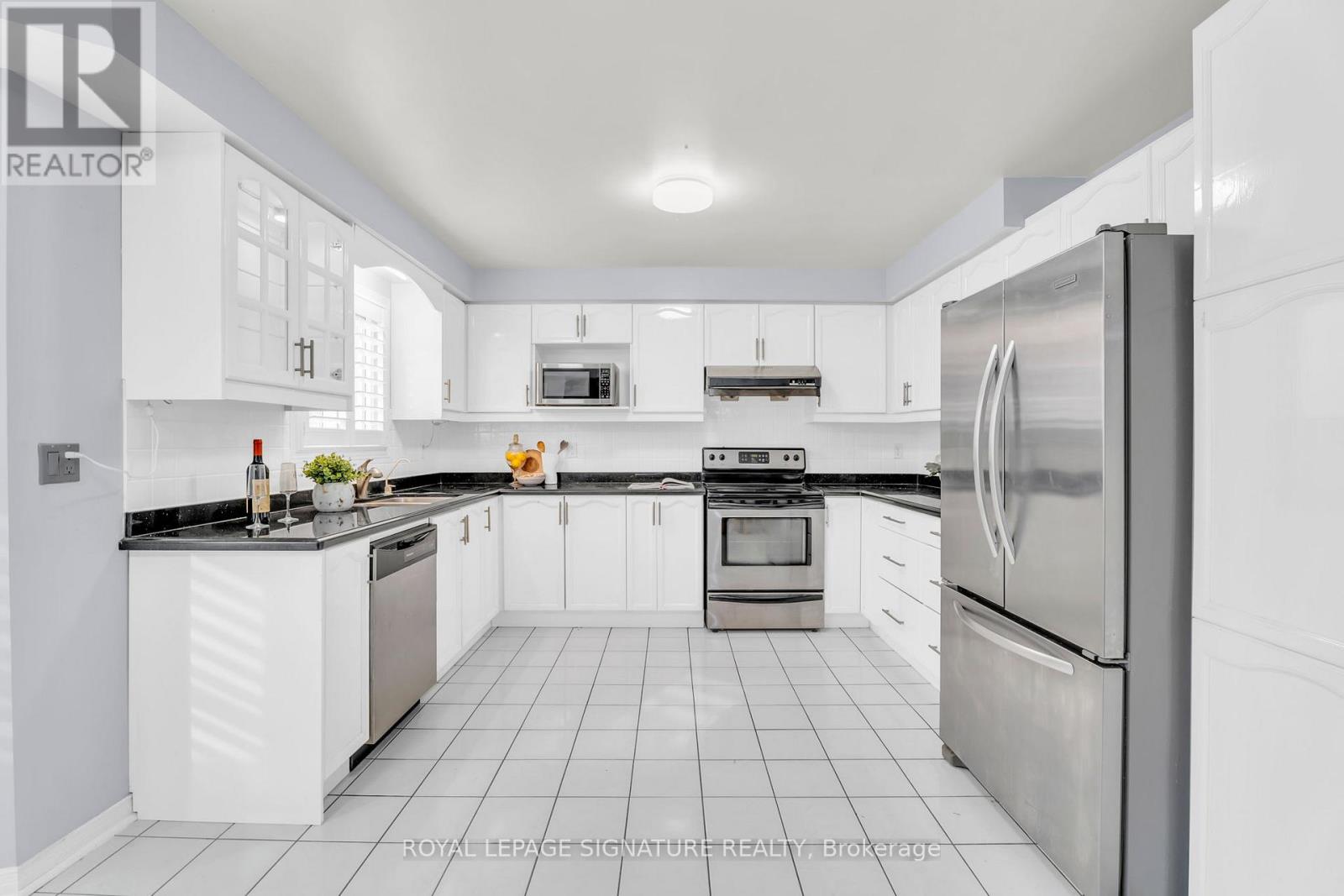 23 Red Cedar Crescent, Brampton, Ontario  L6R 1A8 - Photo 13 - W12424487