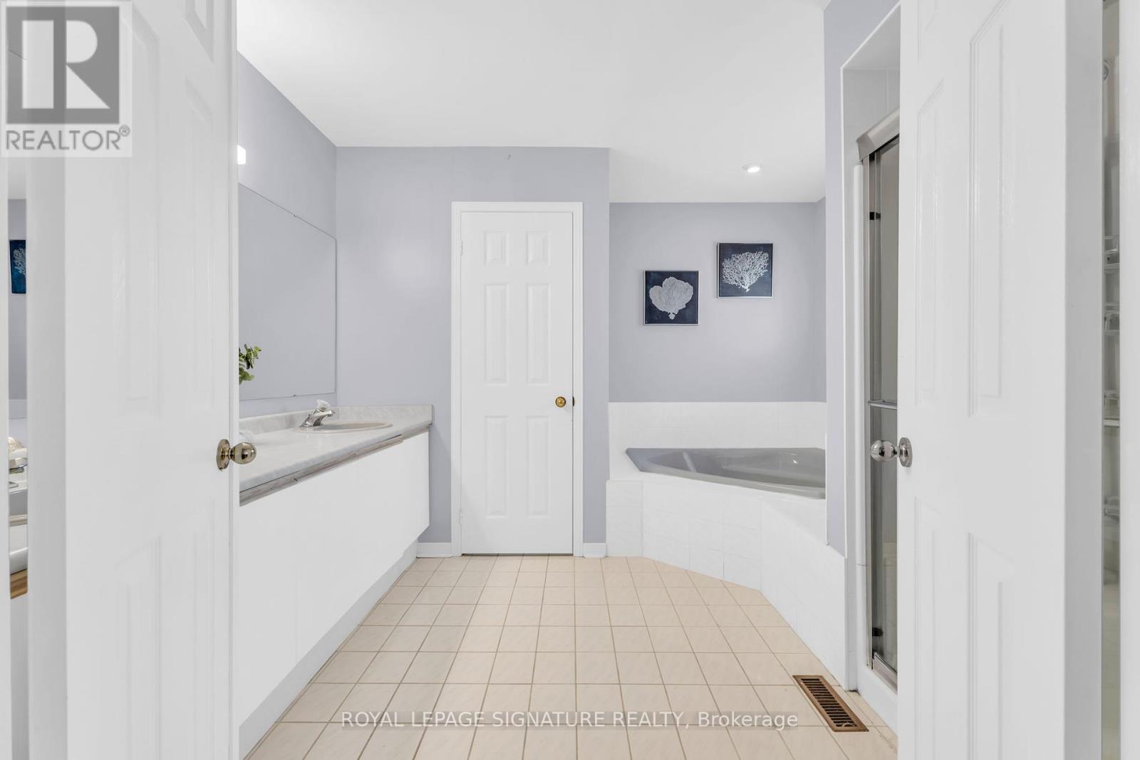 23 Red Cedar Crescent, Brampton, Ontario  L6R 1A8 - Photo 22 - W12424487