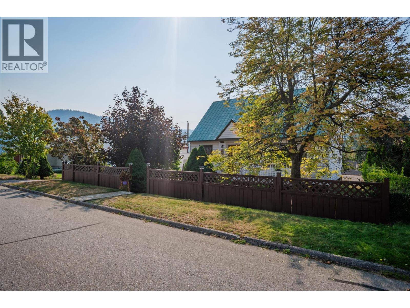 936 Thackeray Street, Warfield, British Columbia  V1R 2C2 - Photo 29 - 10363965