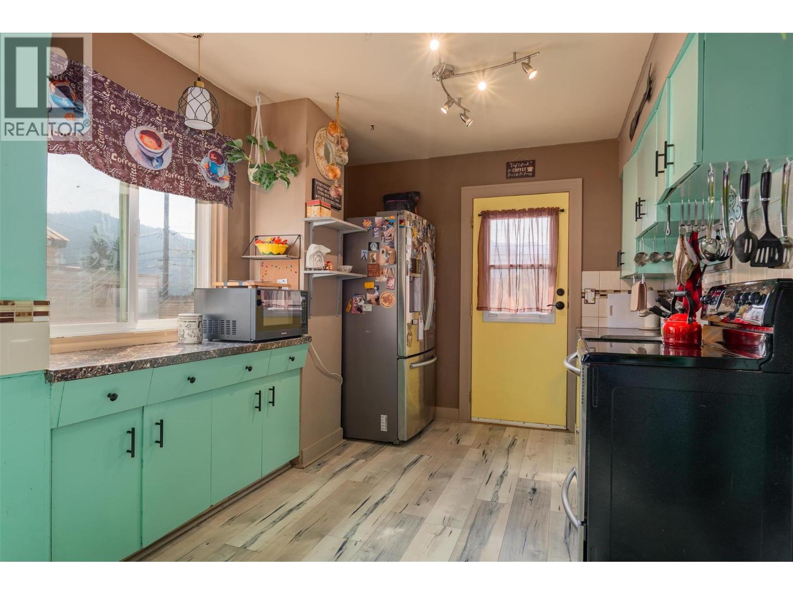 936 Thackeray Street, Warfield, British Columbia  V1R 2C2 - Photo 4 - 10363965