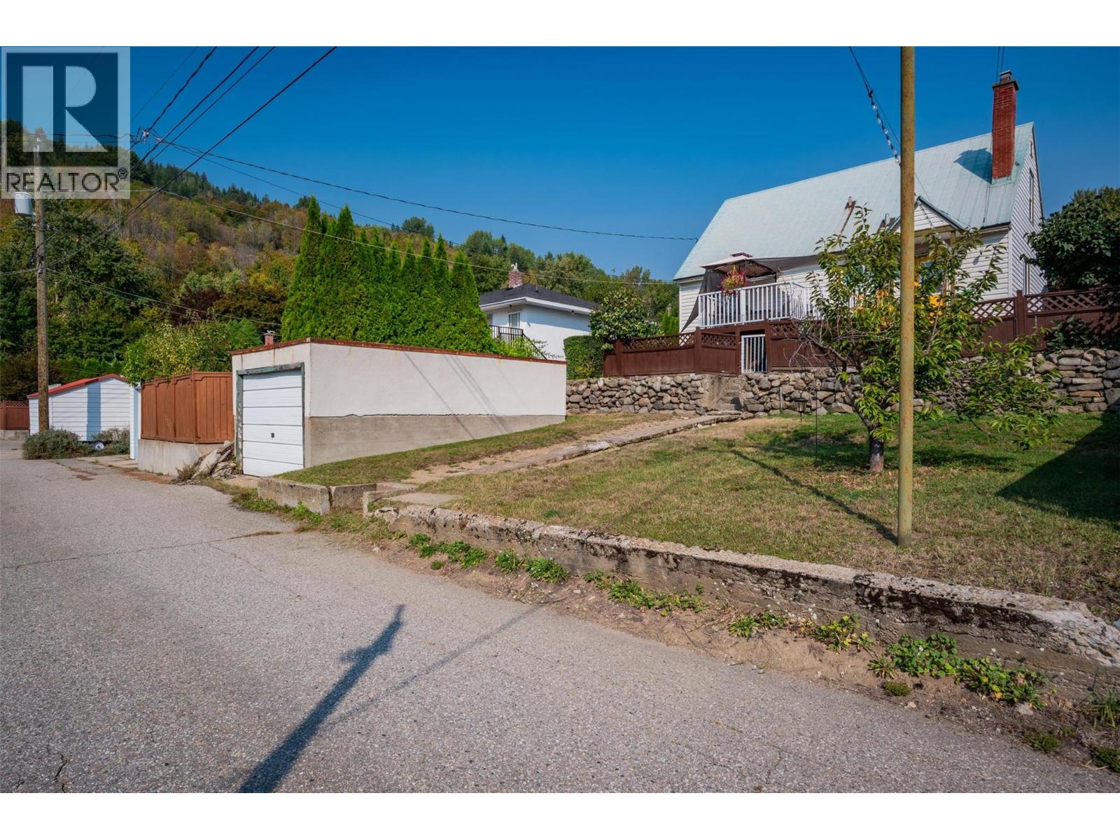 936 Thackeray Street, Warfield, British Columbia  V1R 2C2 - Photo 42 - 10363965