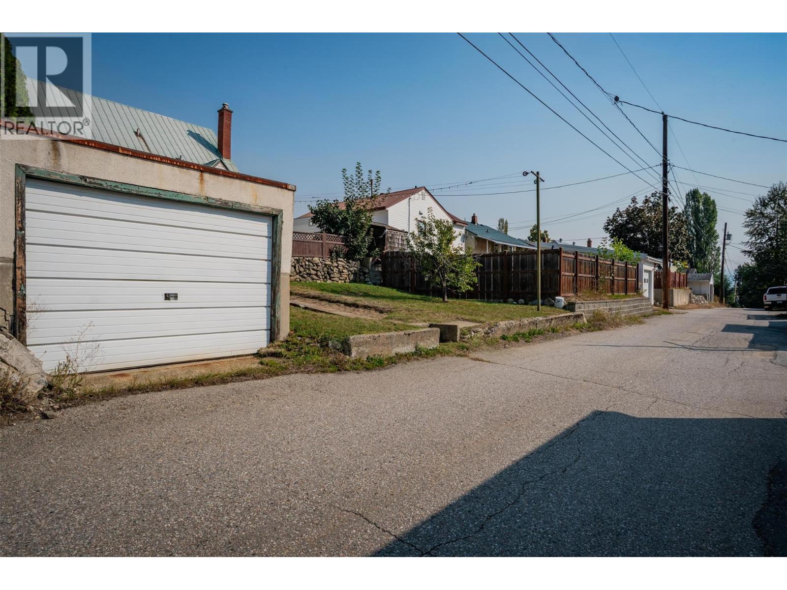 936 Thackeray Street, Warfield, British Columbia  V1R 2C2 - Photo 44 - 10363965