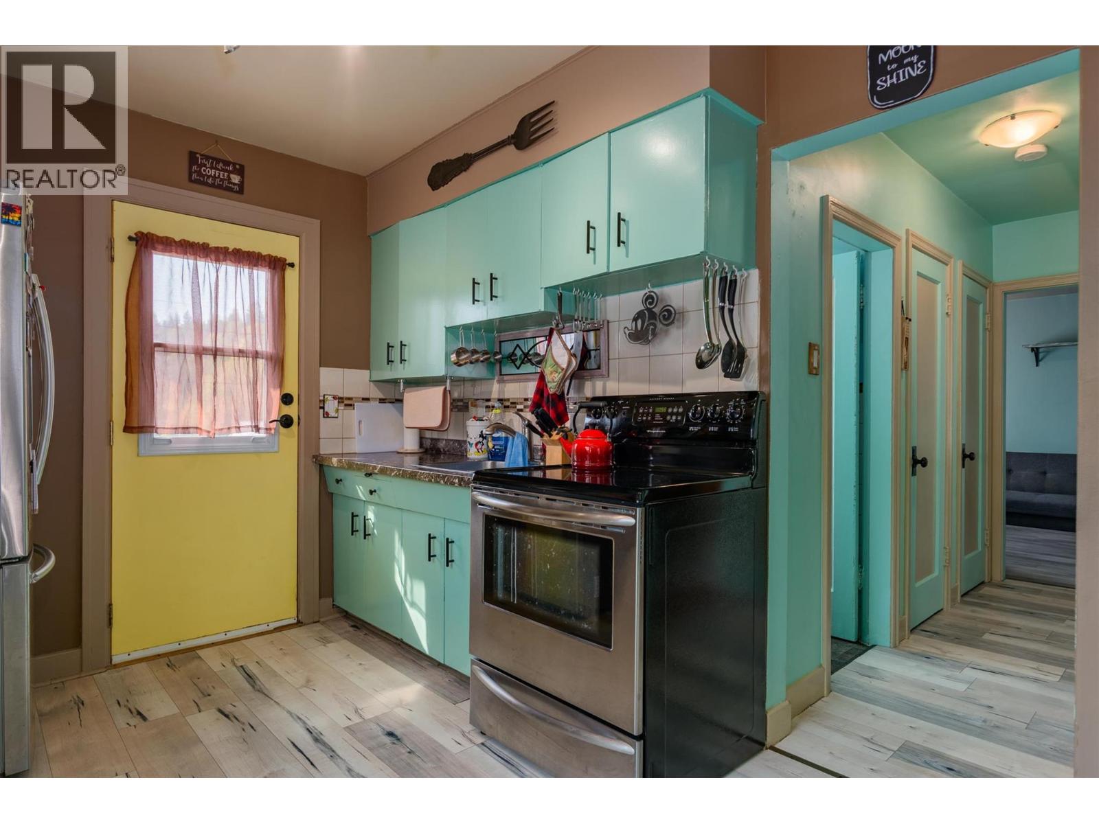 936 Thackeray Street, Warfield, British Columbia  V1R 2C2 - Photo 6 - 10363965