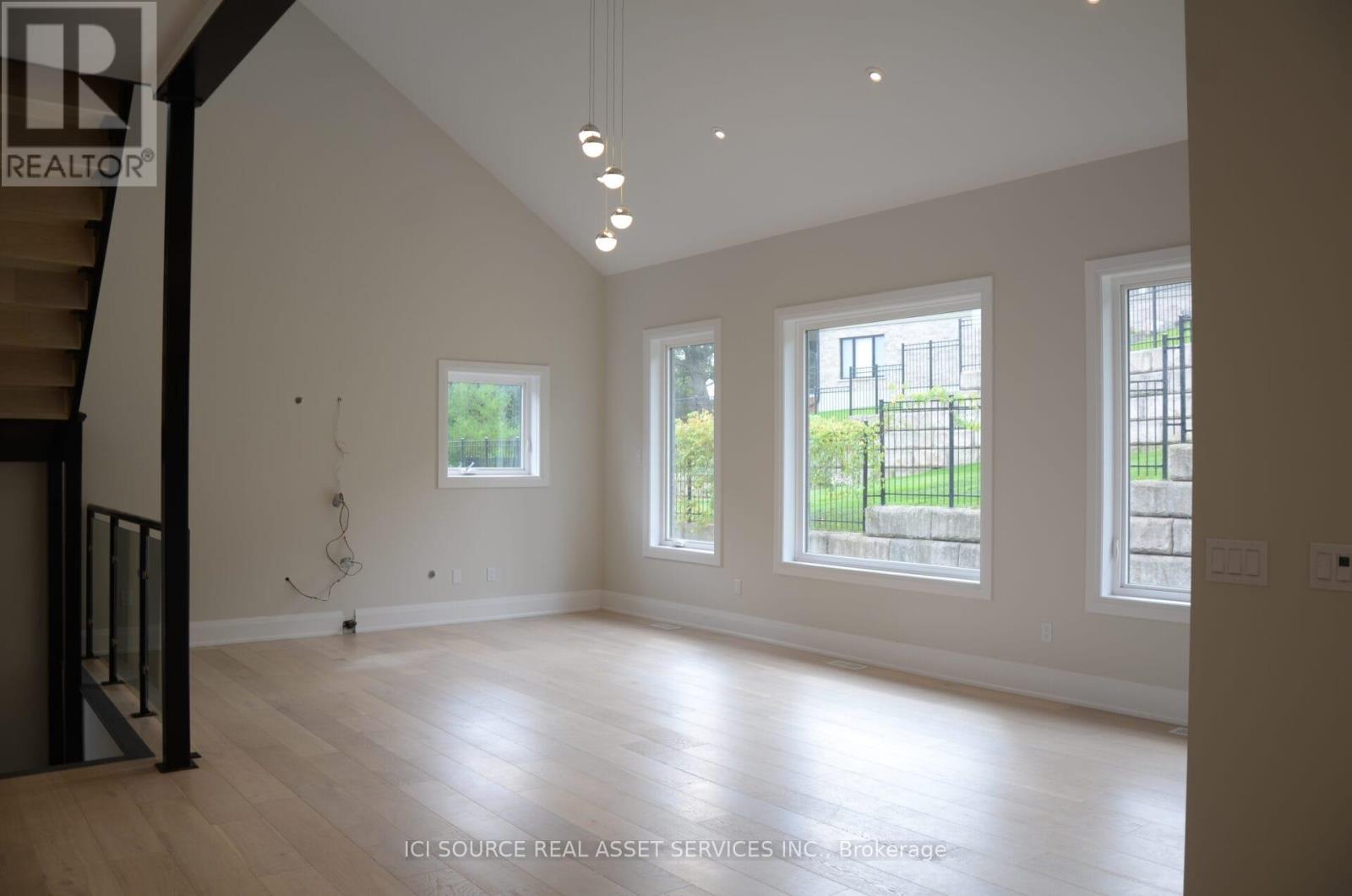13 Kenmir Avenue, Niagara-On-The-Lake, Ontario  L0S 1J0 - Photo 12 - X12424402