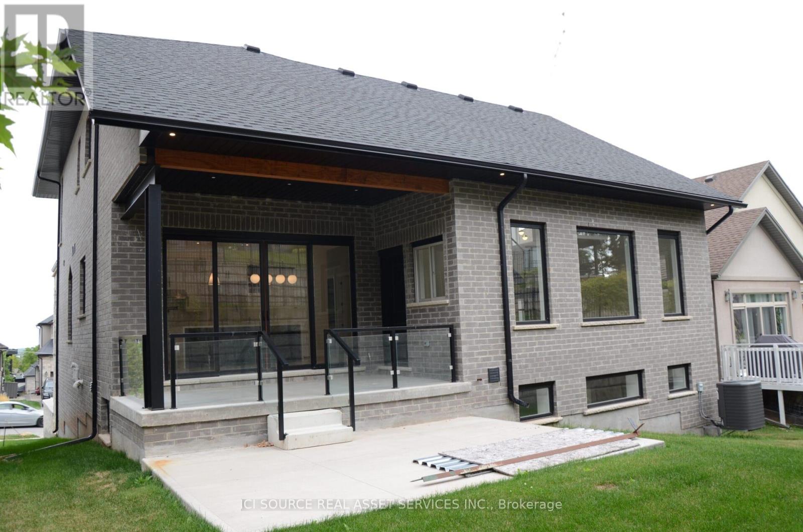 13 Kenmir Avenue, Niagara-On-The-Lake, Ontario  L0S 1J0 - Photo 4 - X12424402