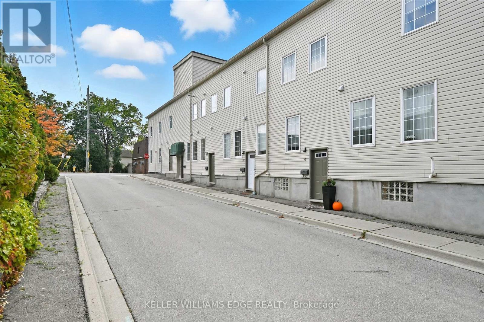 1 - 49 Ontario Street, Grimsby, Ontario  L3M 3H2 - Photo 3 - X12424412