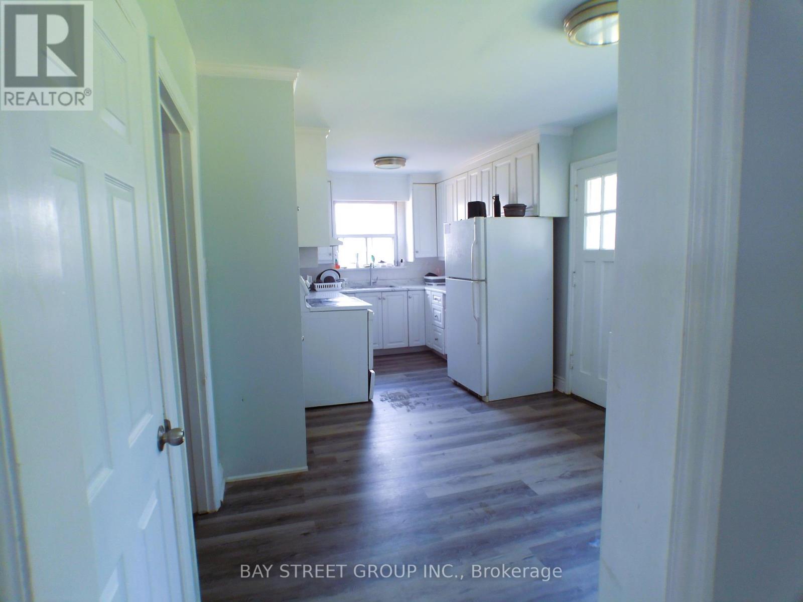 60 Mary Street, Brampton (Downtown Brampton), Ontario  L6W 2R3 - Photo 4 - W12402600