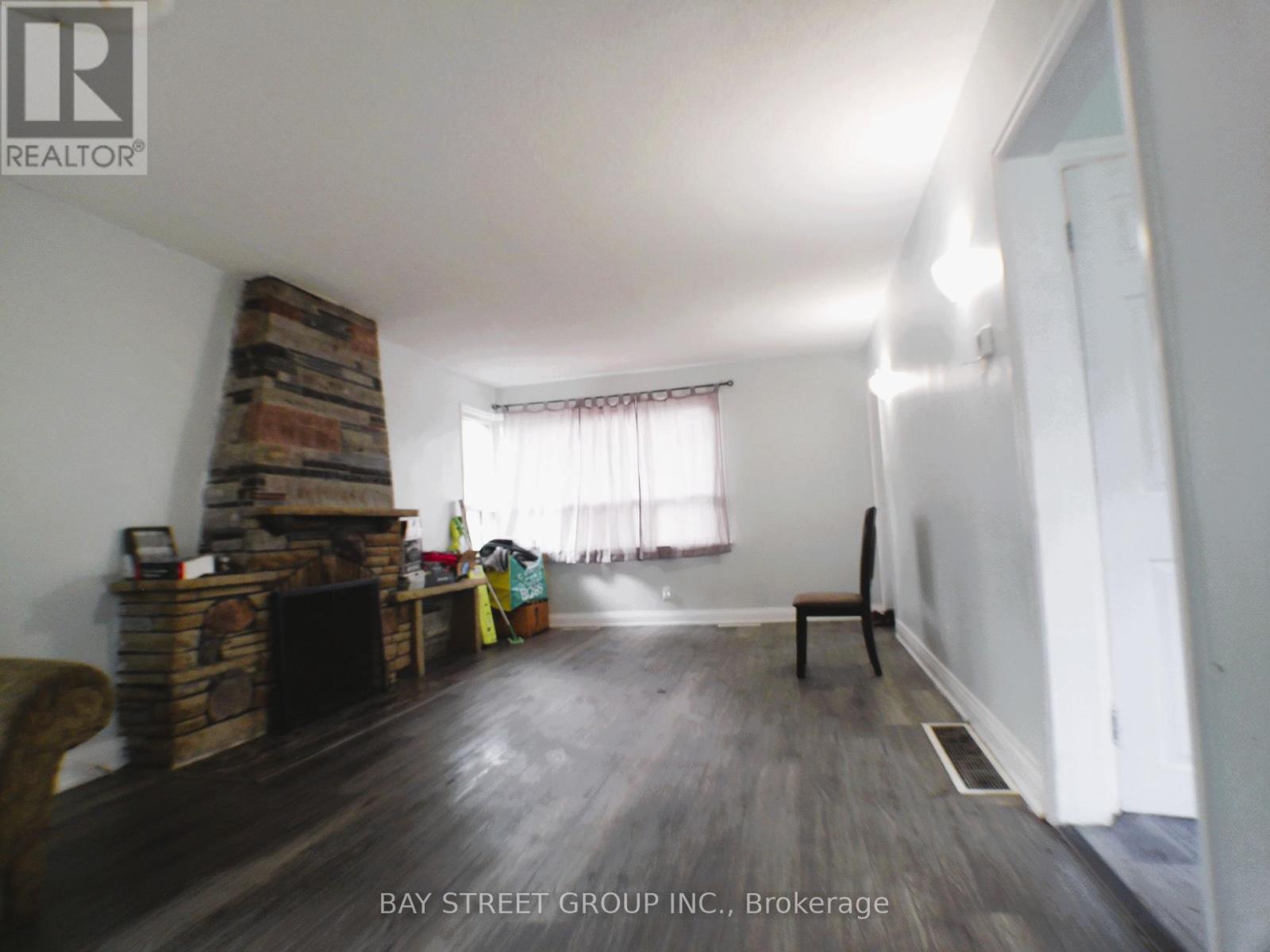 60 Mary Street, Brampton (Downtown Brampton), Ontario  L6W 2R3 - Photo 8 - W12402600
