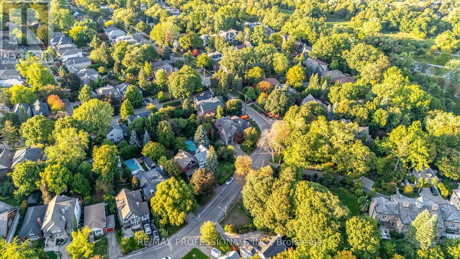 80 Kingsway Crescent, Toronto, Ontario  M8X 2R6 - Photo 49 - W12420828
