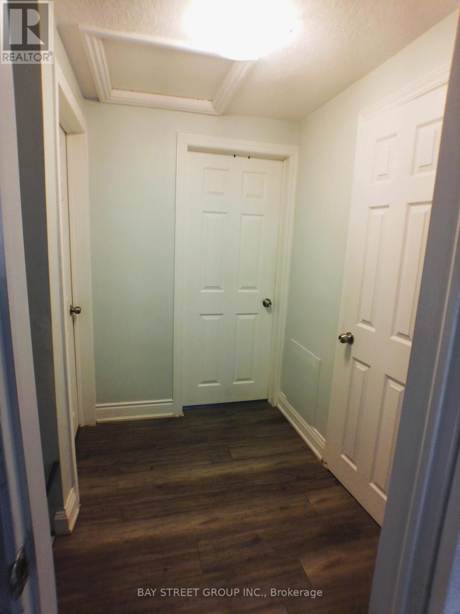 60 Mary Street, Brampton (Downtown Brampton), Ontario  L6W 2R3 - Photo 11 - W12402600