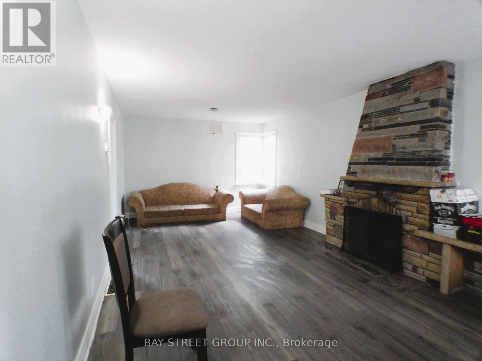 60 Mary Street, Brampton (Downtown Brampton), Ontario  L6W 2R3 - Photo 6 - W12402600