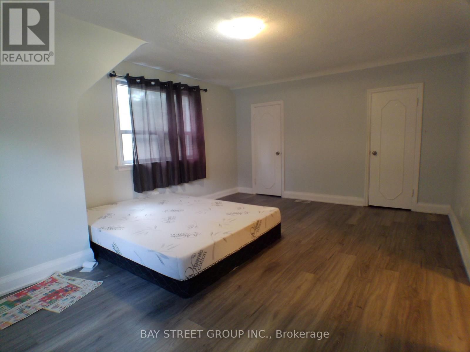 60 Mary Street, Brampton (Downtown Brampton), Ontario  L6W 2R3 - Photo 9 - W12402600