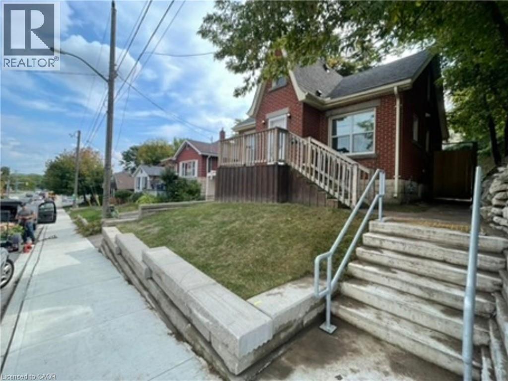 32 Dundas Street E, Brantford, Ontario  N3R 1R5 - Photo 2 - 40773028