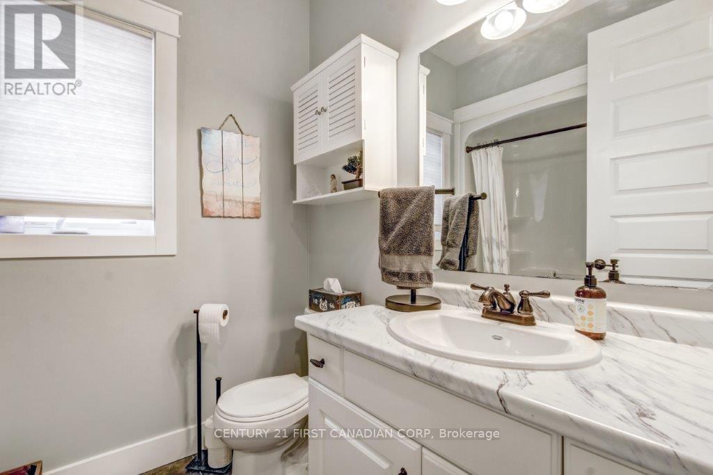 19 St.andrews Drive, St. Thomas, Ontario  N5R 0G4 - Photo 7 - X12424701