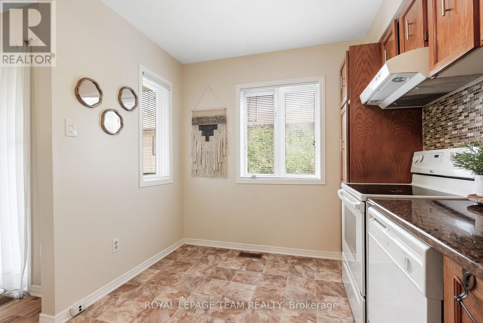 1473 Bryson Lane, Ottawa, Ontario  K1T 2T7 - Photo 14 - X12424624