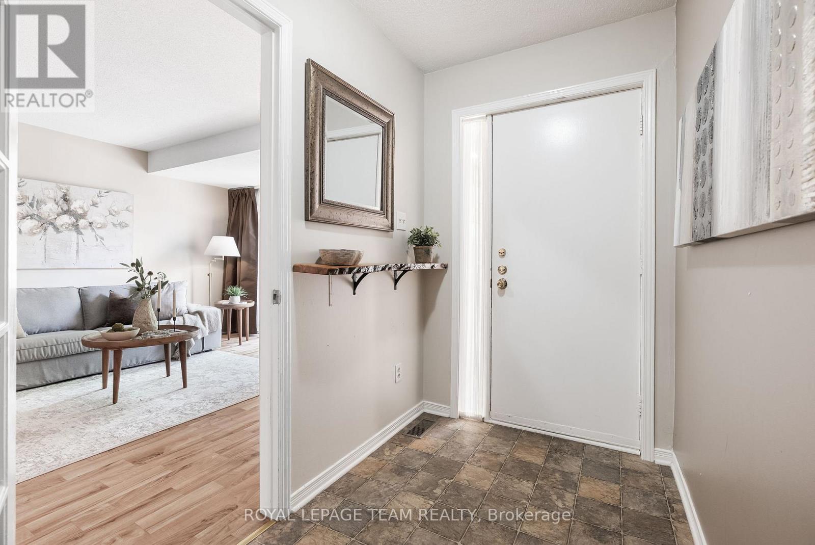 1473 Bryson Lane, Ottawa, Ontario  K1T 2T7 - Photo 5 - X12424624