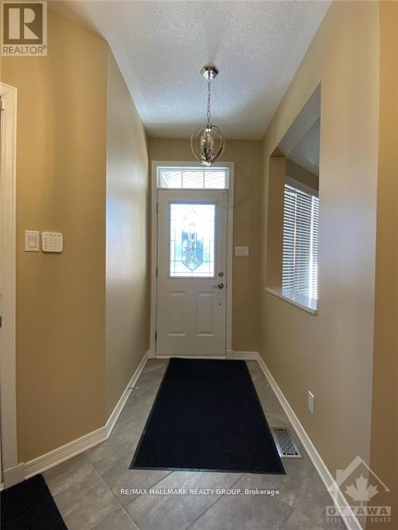 50 Bellingham Place, Ottawa, Ontario  K1T 4B3 - Photo 3 - X12424625