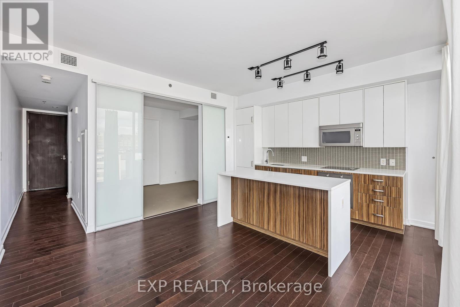 812 - 300 Lisgar Street, Ottawa, Ontario  K2P 0E2 - Photo 10 - X12424636