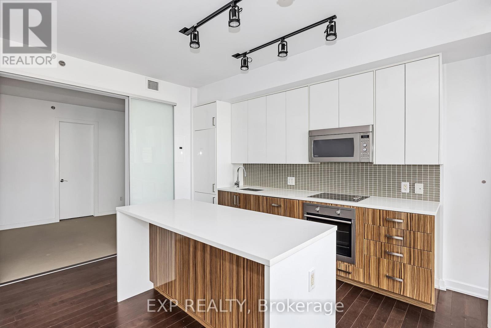 812 - 300 Lisgar Street, Ottawa, Ontario  K2P 0E2 - Photo 11 - X12424636