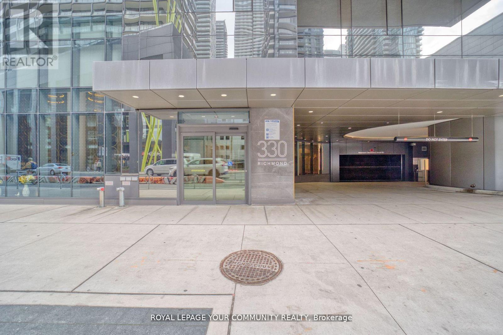 1711 - 330 Richmond Street W, Toronto, Ontario  M5V 1X2 - Photo 18 - C12424534