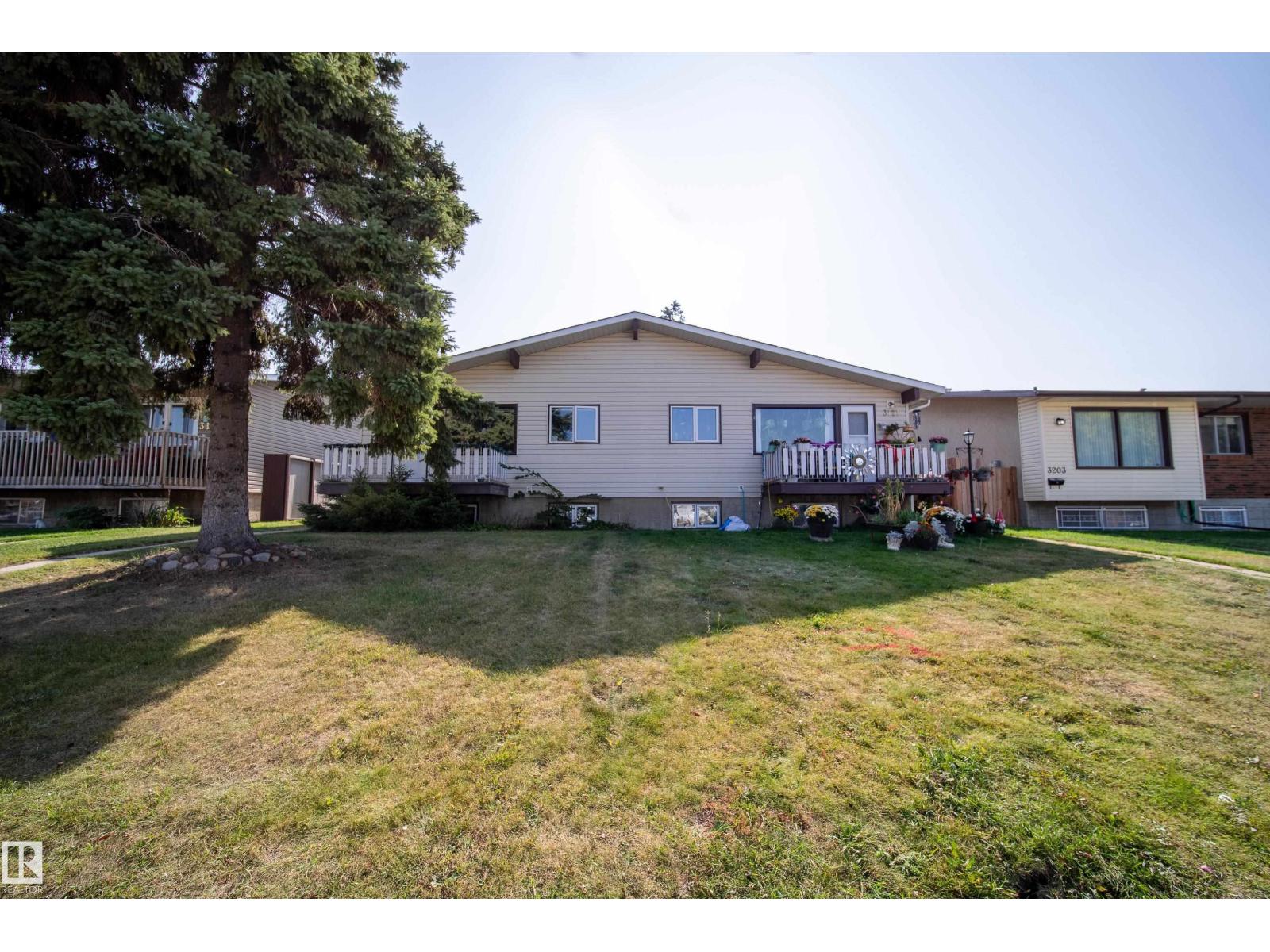 3119-3121 113 Av Nw, Edmonton, Alberta  T5W 0P3 - Photo 2 - E4458758