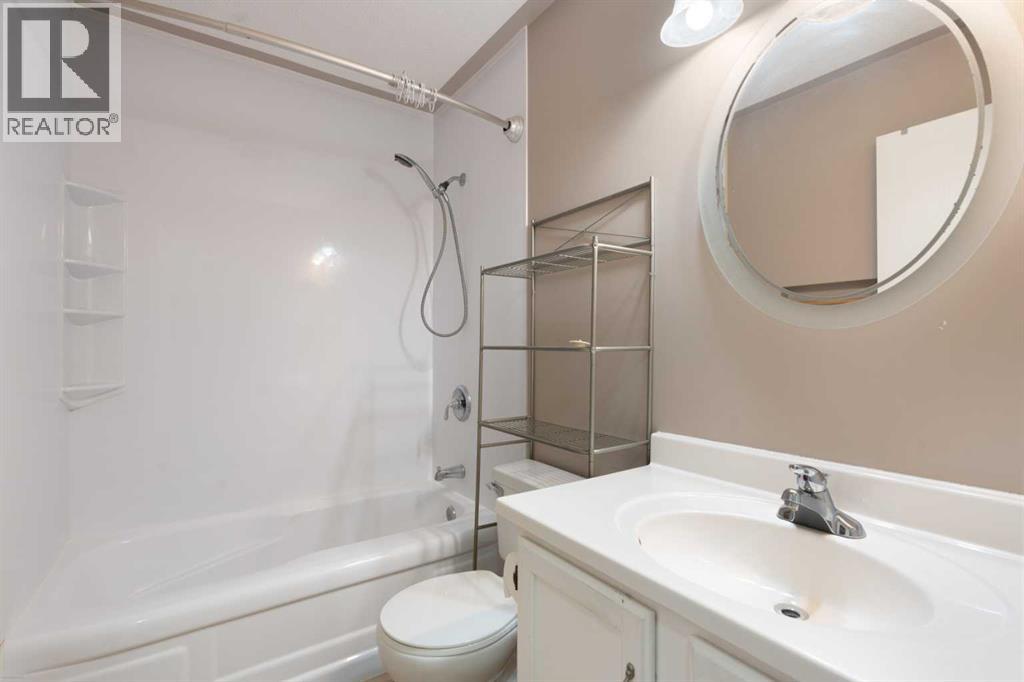 39 Bearberry Crescent Nw, Calgary, Alberta  T3K 1P9 - Photo 10 - A2258760