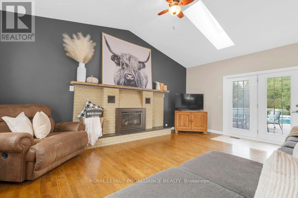 466 Mackenzie Road, Quinte West, Ontario  K0K 2C0 - Photo 10 - X12424592